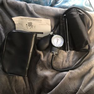 Adult blood pressure cuff with case